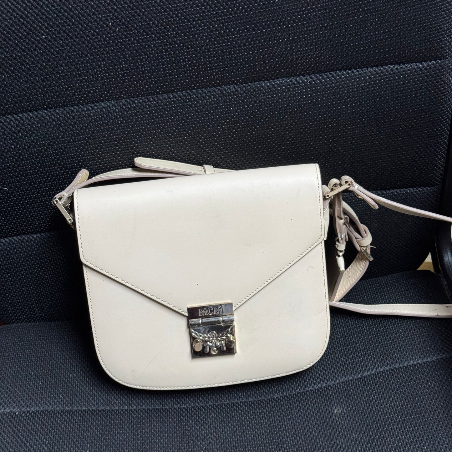 MCM Patricia Park Avenue White Leder