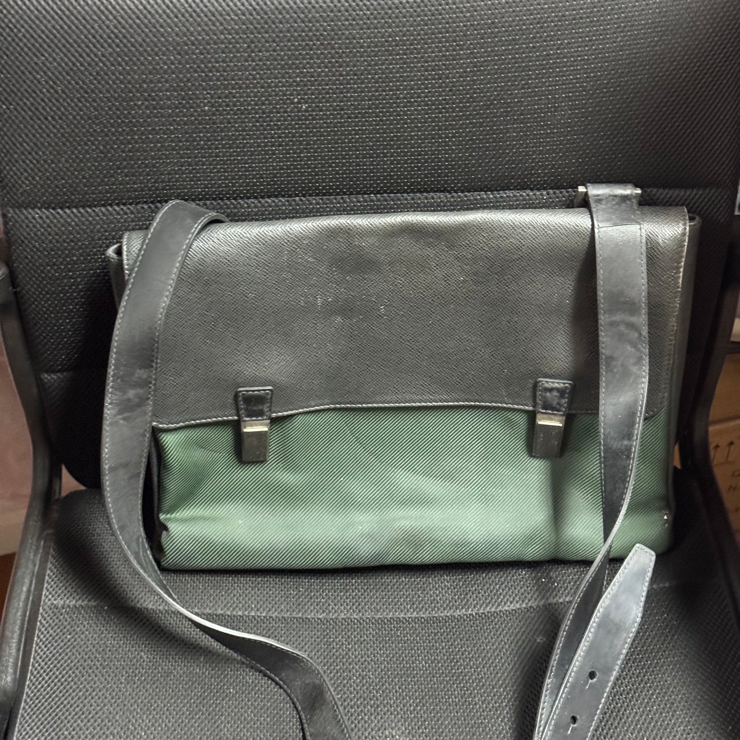 Louis Vuitton Taiga Saratov GM Shoulder Bag Grey (year 2003)