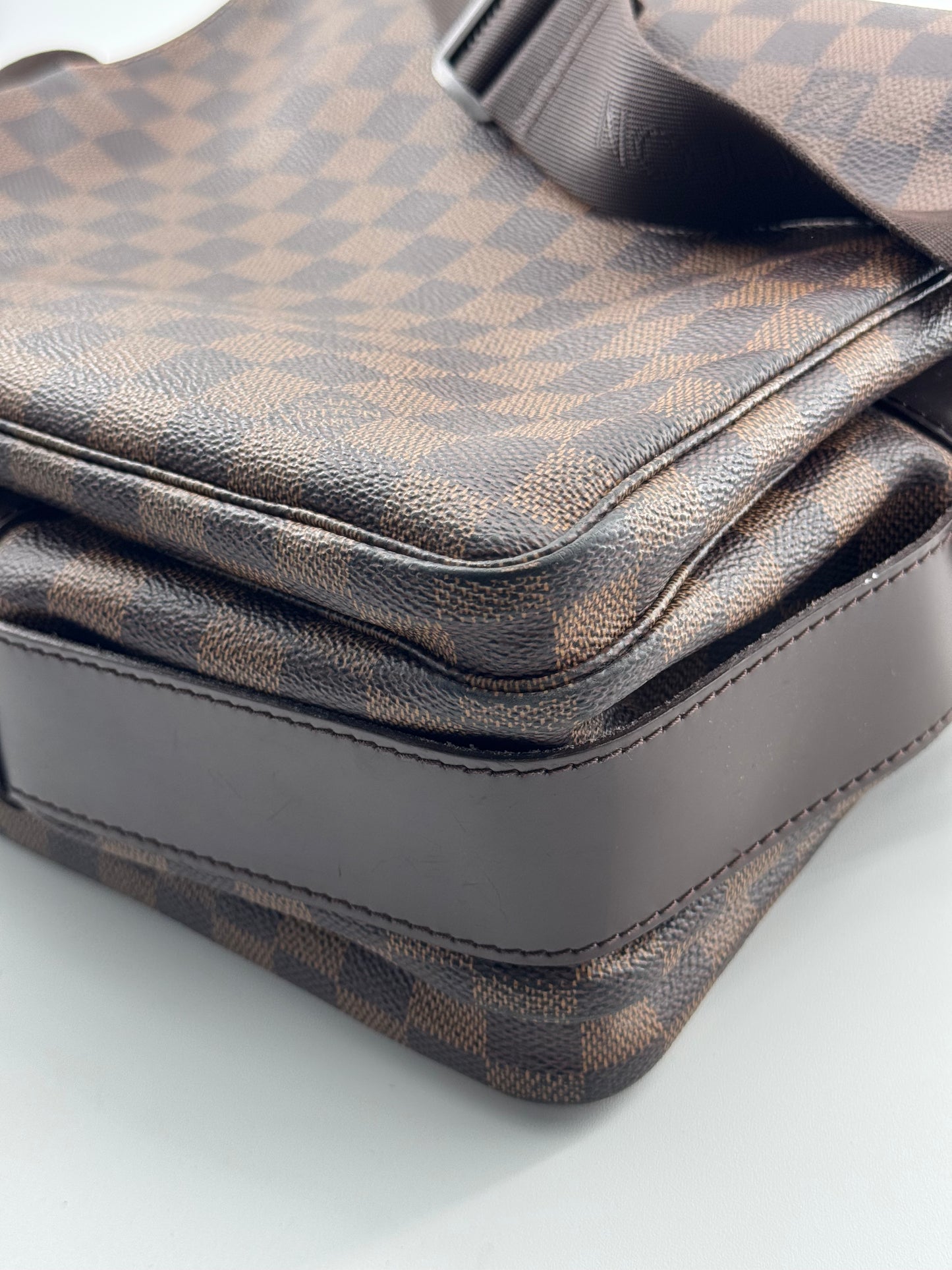 Louis Vuitton Naviglio Damier EBENE Crossbody Bag (Year 2007)